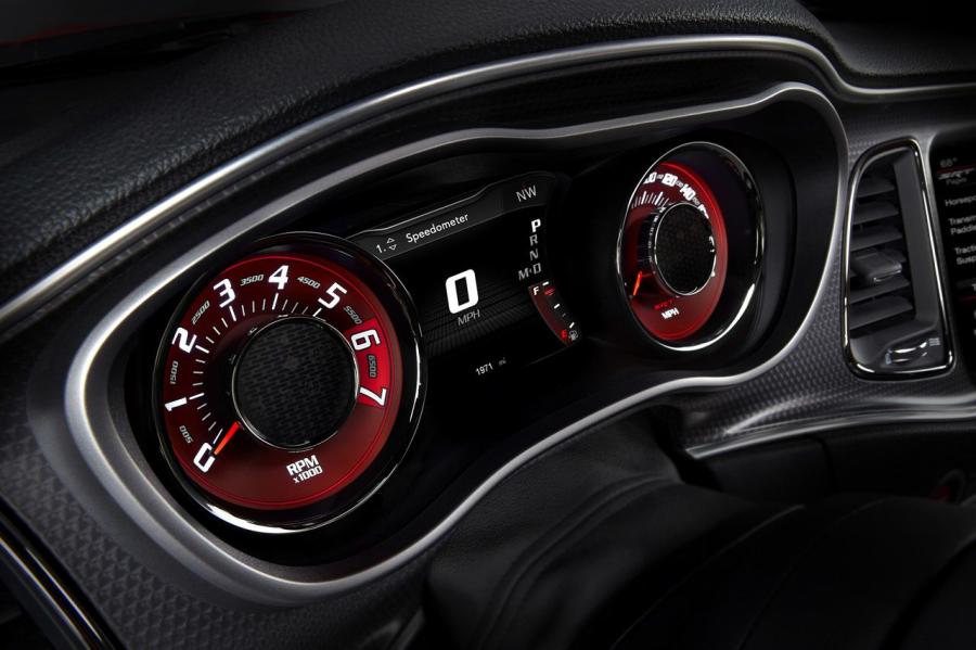  Dodge Challenger SRT 2015 года  (фото 36 из 79)